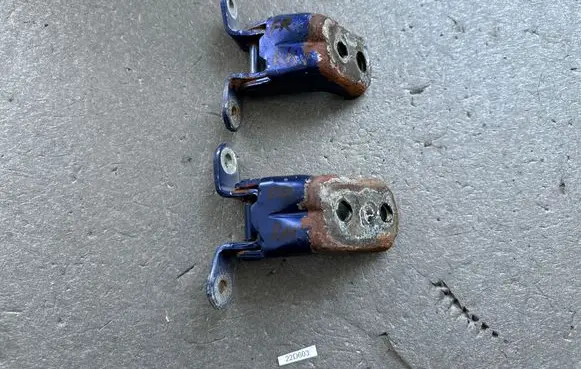 Nissan King Cab, Navara Front door lower hinge 804203S300 804003S300