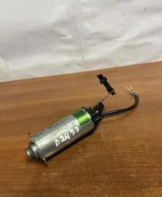 Mercedes-Benz S W140 Seat adjustment motor 0130002439 D2493
