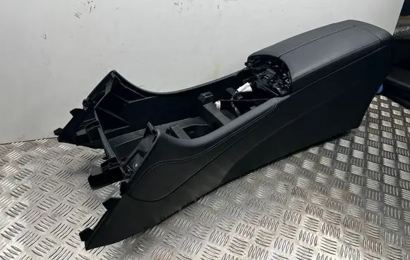 Mercedes-Benz GLC X253 C253 Armrest A2055404834 A2055404913 A2059053005