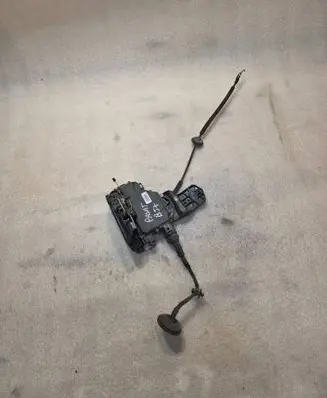 Volkswagen PASSAT B5.5 Rear door lock Y3B4839016M 117685104