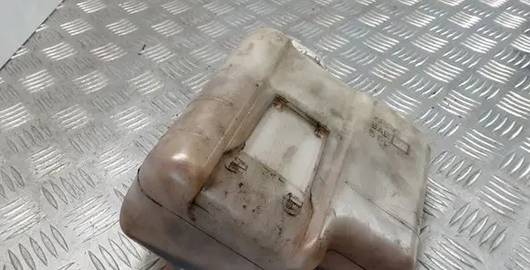 Mitsubishi Pajero Coolant expansion tank/reservoir