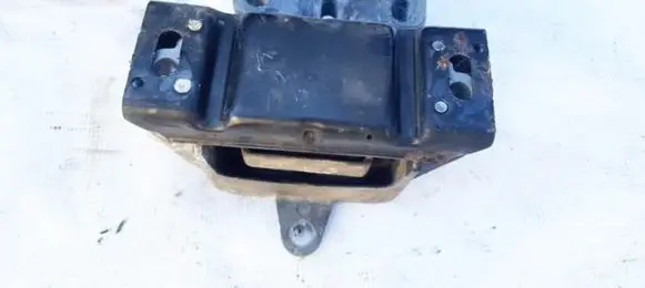 Skoda Octavia Mk1 (1U) Engine mount bracket