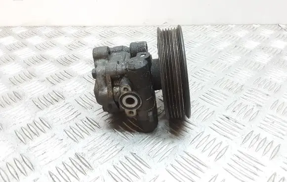 KIA Carens I Power steering pump OK2KC32600
