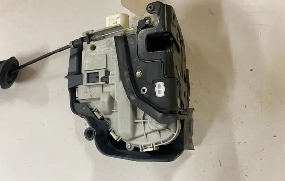 Audi A3 S3 8V Front door lock M131452 8V3837349A