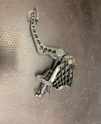 Volkswagen PASSAT CC Clutch pedal 3C1721059AT