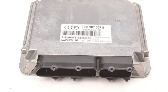 Audi A4 S4 B5 8D Engine control unit/module ECU 3B0907557B