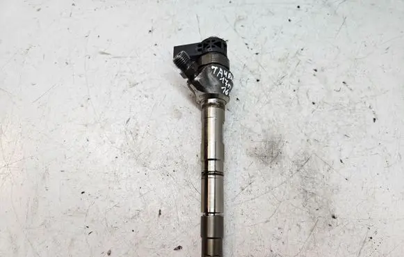 Volkswagen Touran III Fuel injector 04L130277AD