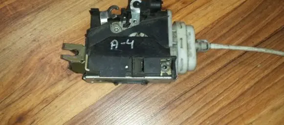 Audi A4 S4 B5 8D Front door lock 8D1837016B