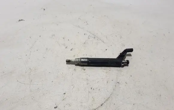 Audi A7 S7 4K8 Fuel injector 06M906036AE