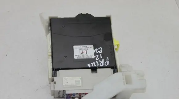 Toyota Prius+ (ZVW40) Central body control module 8922147110