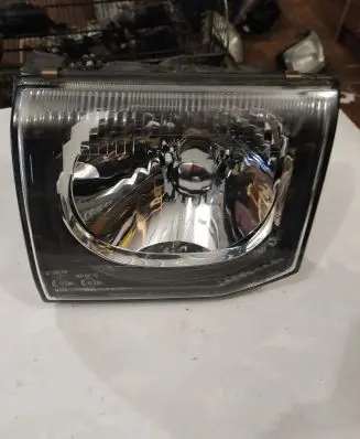 Mitsubishi Pajero Headlight/headlamp