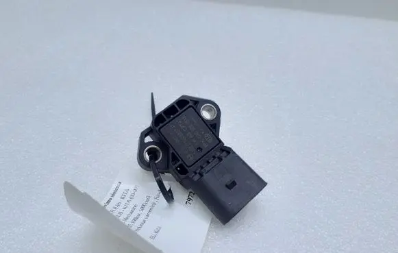 Volkswagen PASSAT B7 Air pressure sensor 0281002977 03G906051E