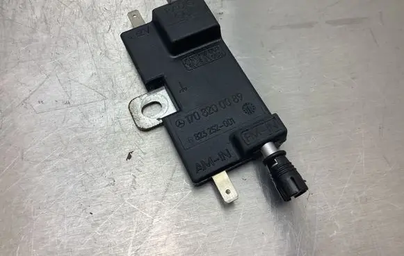 Mercedes-Benz SLK R170 Aerial antenna amplifier 1708200089 823252001