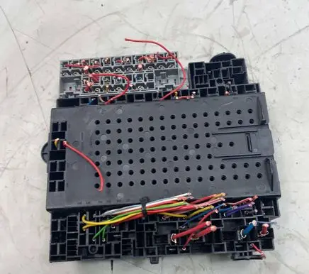 Volvo V70 Fuse module 08696098 08696040 03W143