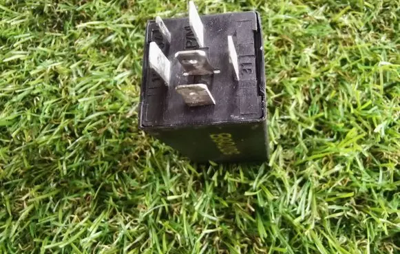 Audi A6 S6 C4 4A Other relay 443927351B