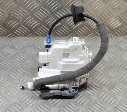 Audi A3 S3 8V Coupe door lock (next to the handle) 8X2837015B