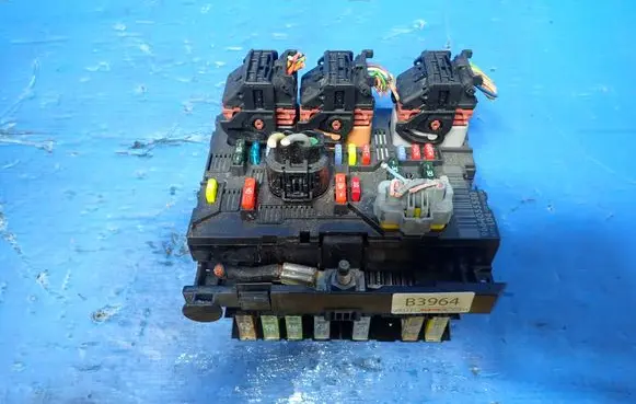 Citroen C3 Fuse module 9664055580