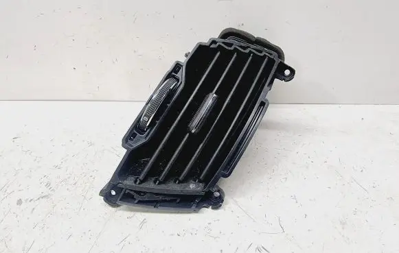 Rear bumper trim bar molding