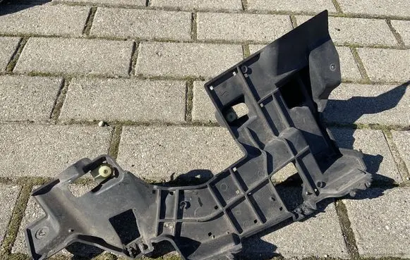 Mercedes-Benz C AMG W205 Muffler mount bracket/holder A2058850100