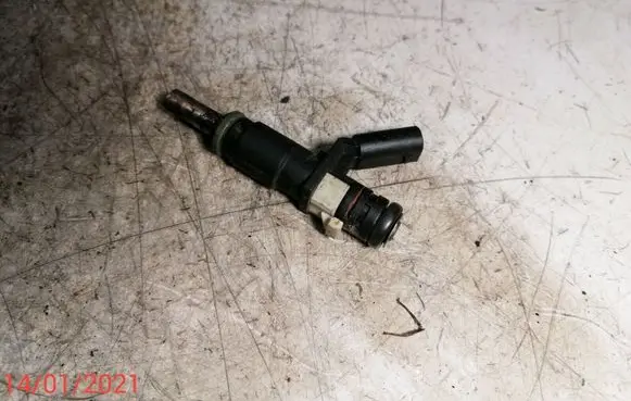 Mercedes-Benz GL X164 Fuel injector A2720780249