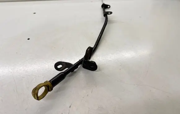 Peugeot 4007 Oil level dip stick 