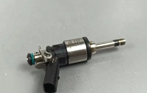 Hyundai Tucson IV NX4 Fuel injector 353102M417 9041090015