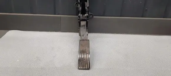 Mercedes-Benz A W169 Accelerator throttle pedal A1693000304