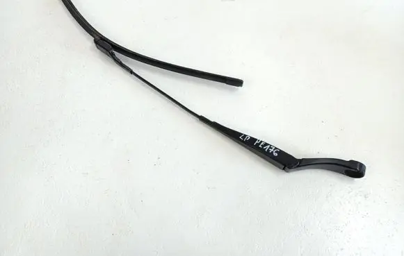 Peugeot 308 Front wiper blade arm