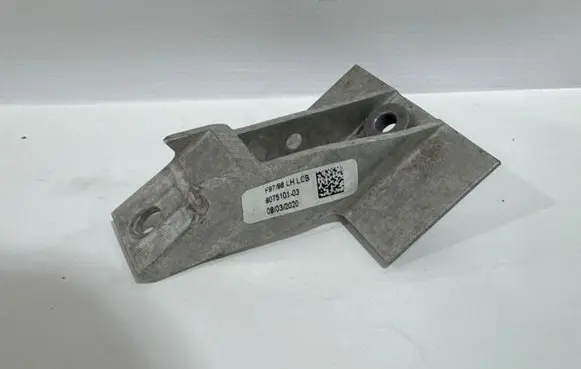 BMW X3M F97 Radiator mount bracket 51118075101 8075101