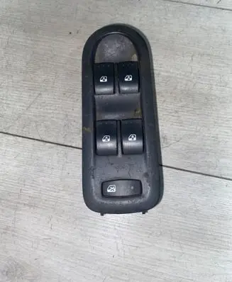Renault Megane II Electric window control switch 156018070