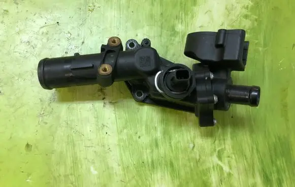 Renault Captur Thermostat/thermostat housing 110609813R