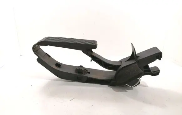 Mercedes-Benz C W203 Accelerator throttle pedal A2033000104