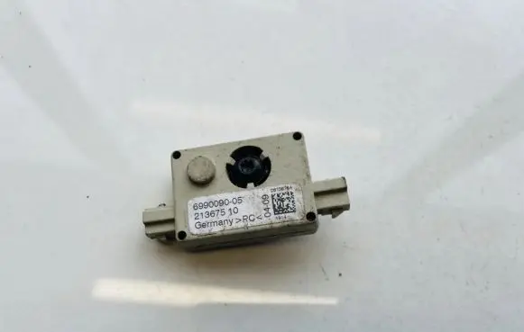 BMW 5 E60 E61 Antenna control unit 699009005 6990090-05