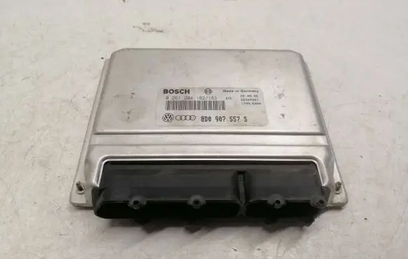 Audi A4 S4 B5 8D Engine control unit/module 8D0907557S 26SA4561 0261204182