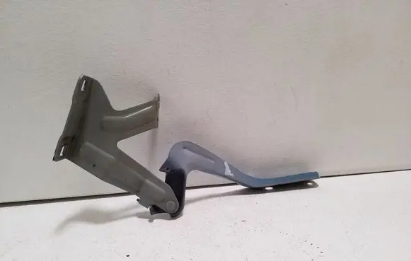 Engine bonnet/hood hinges