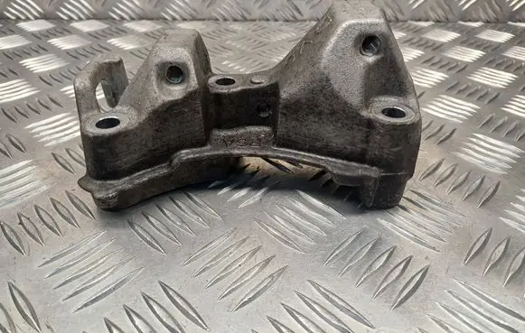 Peugeot 308 Engine mounting bracket 9688615780