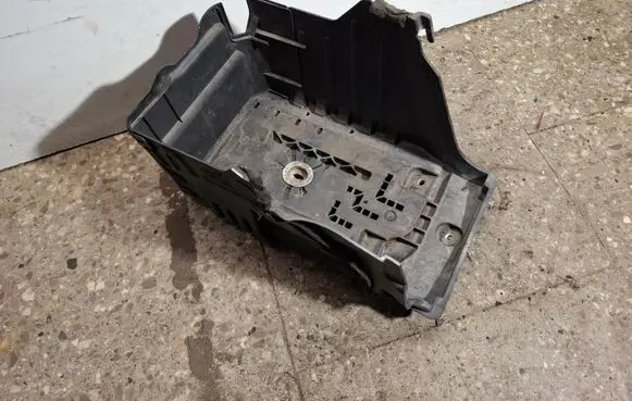 Volvo XC70 Battery box tray 31201029
