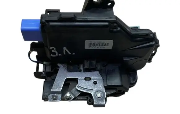 Skoda Praktik (5J8) Rear door lock 5J7839015B 25100D6