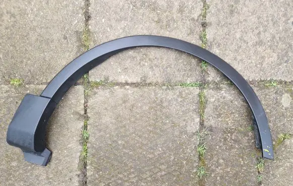 Ford Explorer V Front arch trim FB5316A074AE