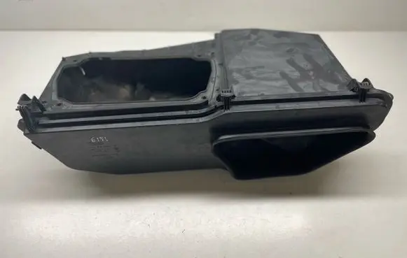 Audi Q7 4M Air intake duct part 4M1815389