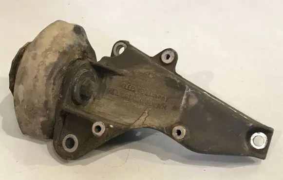 Audi A6 S6 C5 4B Gearbox mounting bracket 8D0399114T