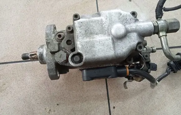 Audi A4 S4 B5 8D Fuel injection high pressure pump 24644632682332