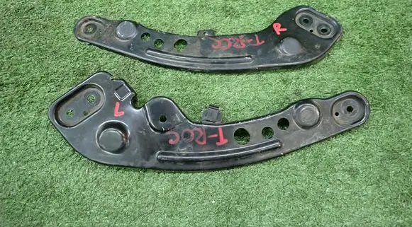 Volkswagen T-Roc Headlight/headlamp mounting bracket 