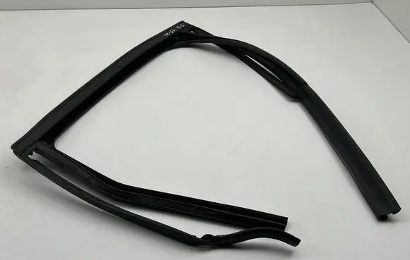 Volvo XC60 Rubber seal rear door window/glass 31298416 31425689