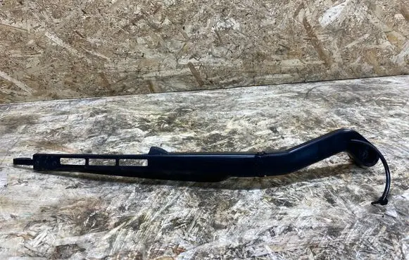 Front wiper blade arm
