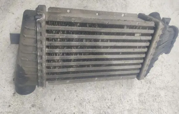 Opel Zafira A Intercooler radiator 24436438