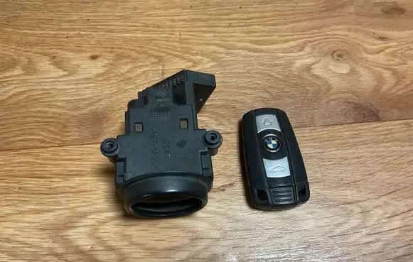 BMW 5 E60 E61 Ignition lock 6954722 0120611009