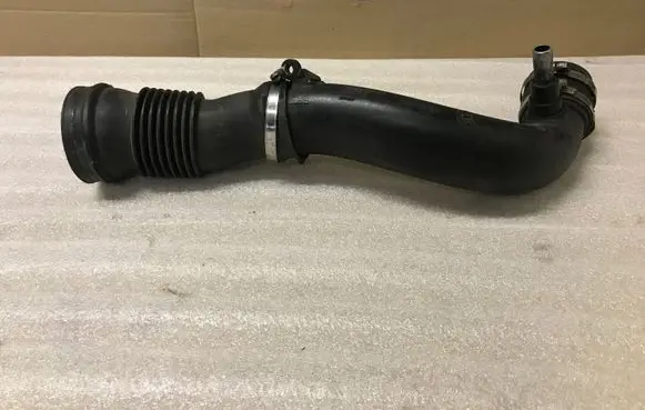 Volvo V70 Air intake hose/pipe 30714480