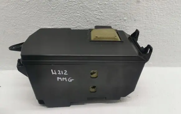 Mercedes-Benz E W212 Other engine bay part A2128000118