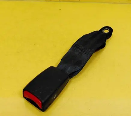 Mitsubishi Colt Rear seatbelt buckle 